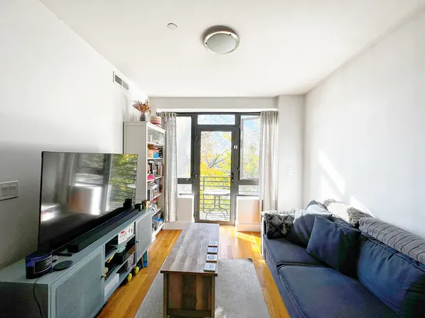 192 Stuyvesant Avenue image 1 of 8