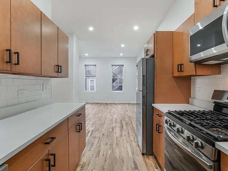 1102 N Hermitage Ave #CH — Photo 2
