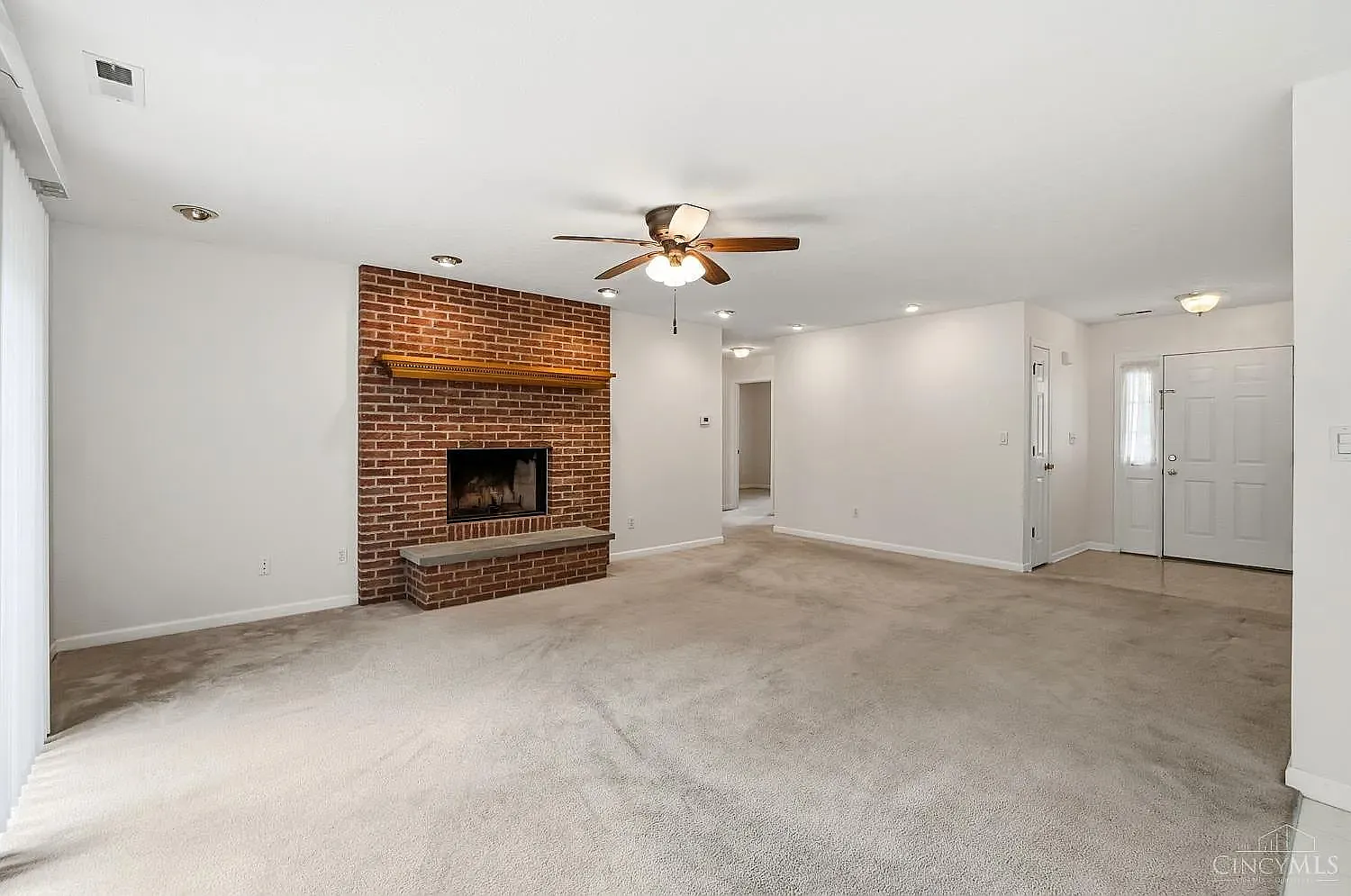 3 bed, 1292 sqft, $2,200 — Photo 3
