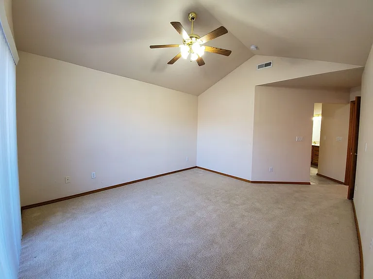 427 Columbia Point Dr — Photo 18