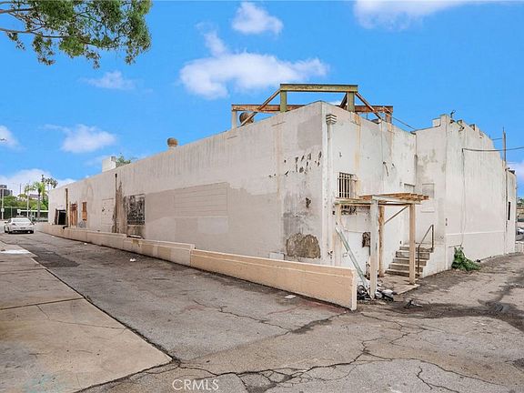 5th image of 317 S La Brea Ave