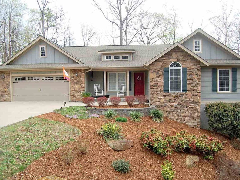 1st image of 105 Shoals Cir