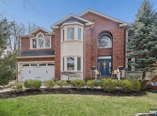50 Hemlock Dr, Paramus, NJ 07652