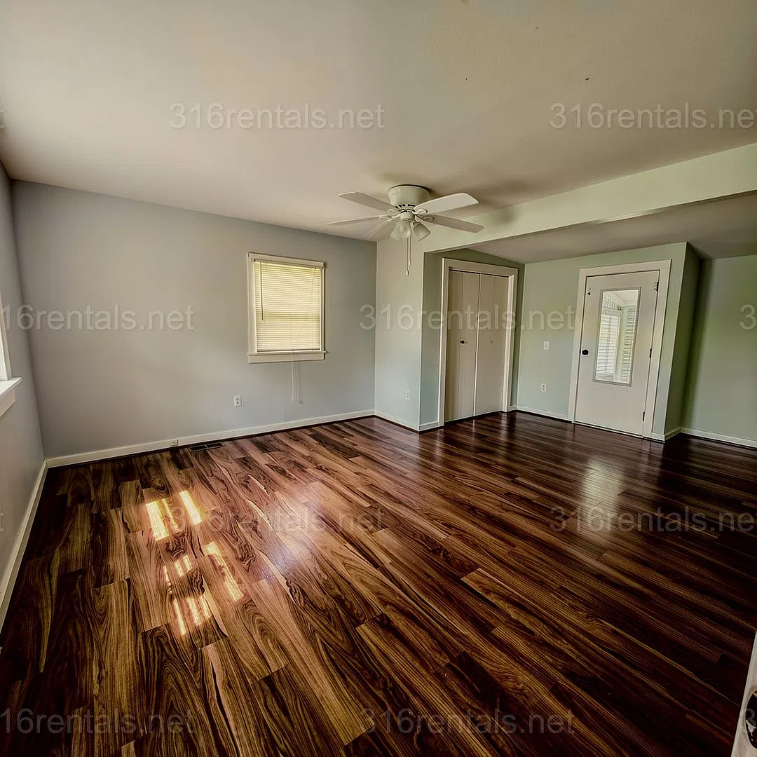 $1299 - 3 bed 2 bath - Single Family Home — Photo 1