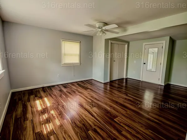 618 E 7th St, Newton, KS 67114