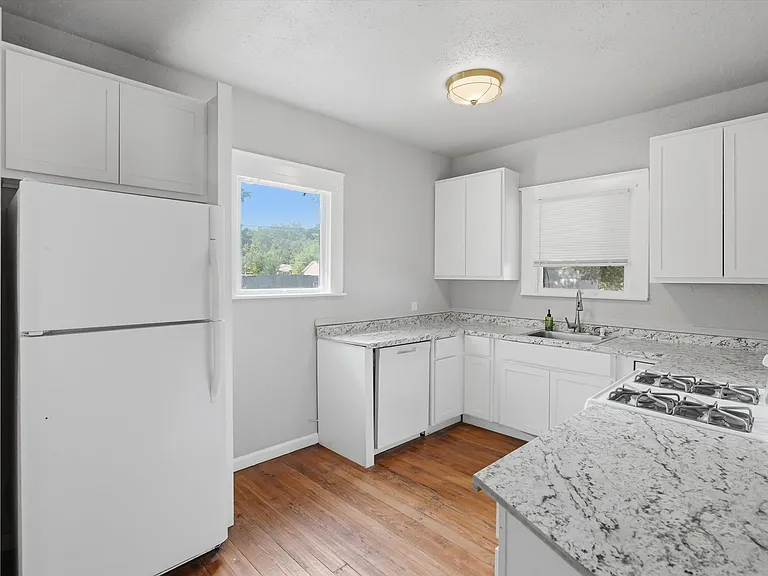 411 Poindexter Ave — Photo 12