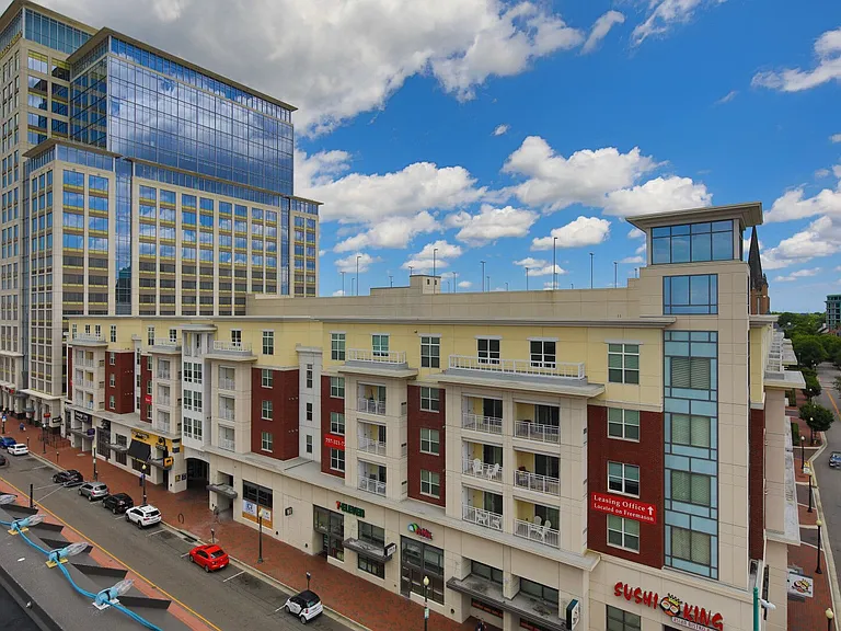 Attain Downtown East — Photo 10