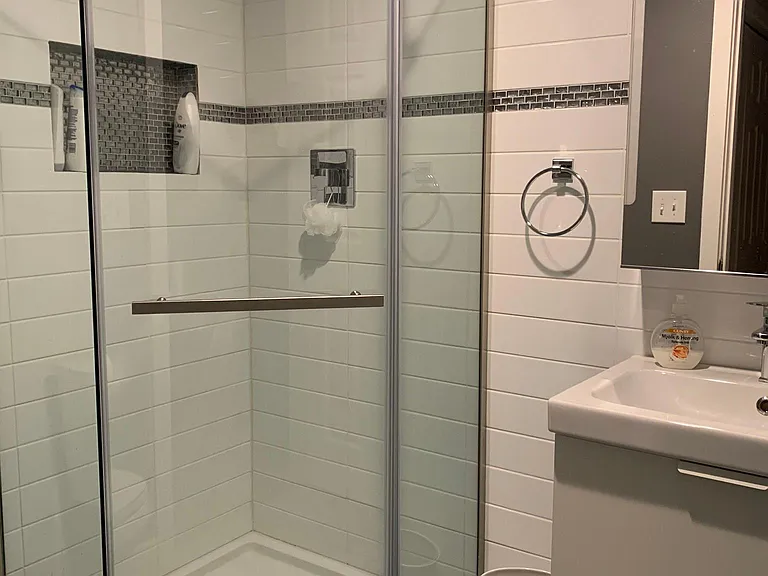 Bassement bathroom
