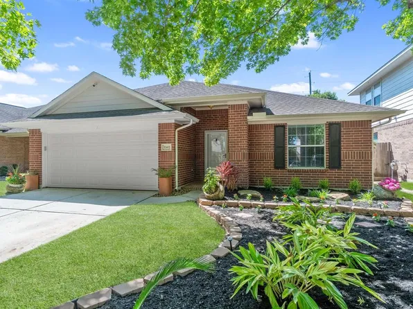 32402 Summer Park Ln, Conroe, TX 77385