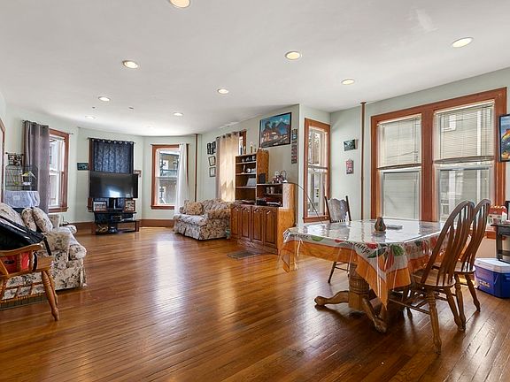 2nd image of 108 New Park St