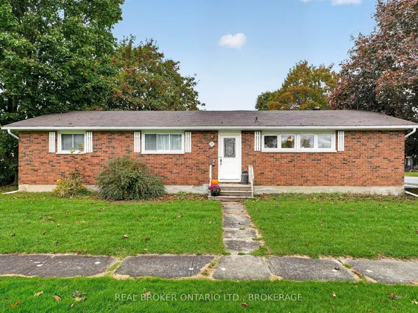 15 Gray Ave, South Stormont, ON K0C 1M0