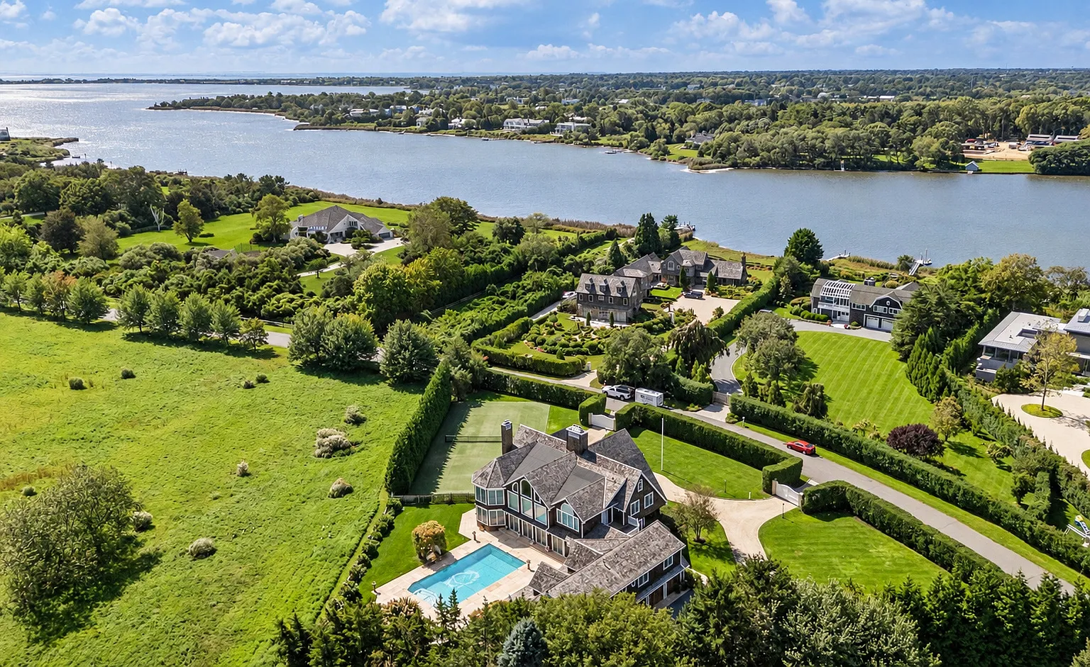 South of the Highway Estate with Pool + Tennis + Dock — Photo 1