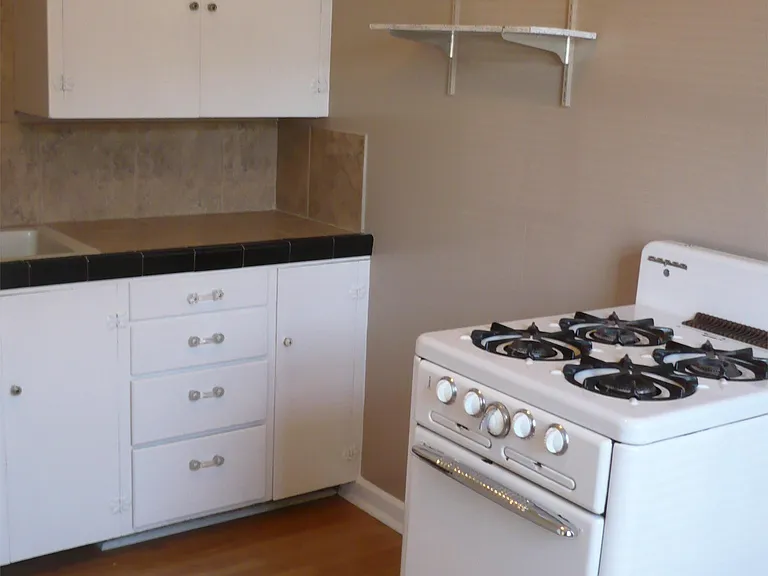 457 SW Washington Ave #8 — Photo 7