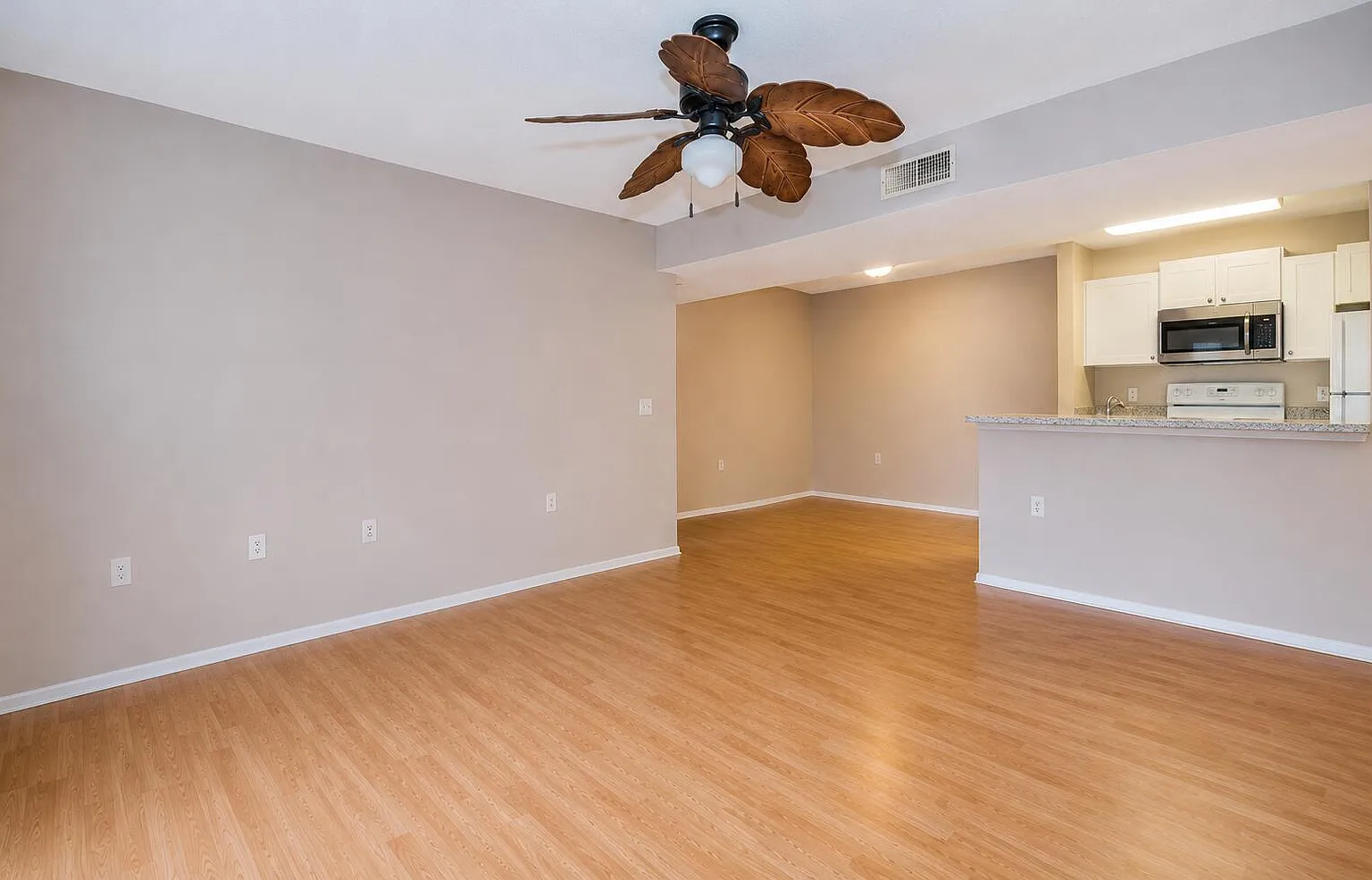 2 bed, 2.0 bath, 969 sqft, $1,659 — Photo 4