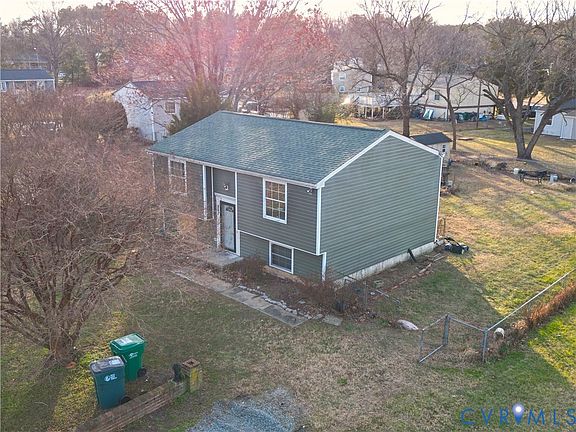 2nd image of 202 Hollymead Ct