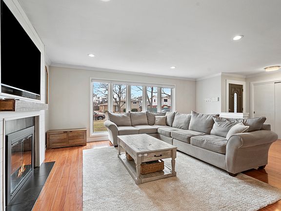 5th image of 1915 Glenview Ave