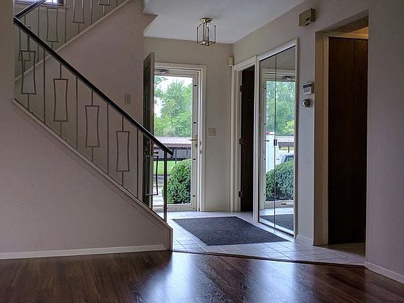2nd image of 8306 Lakeview Dr