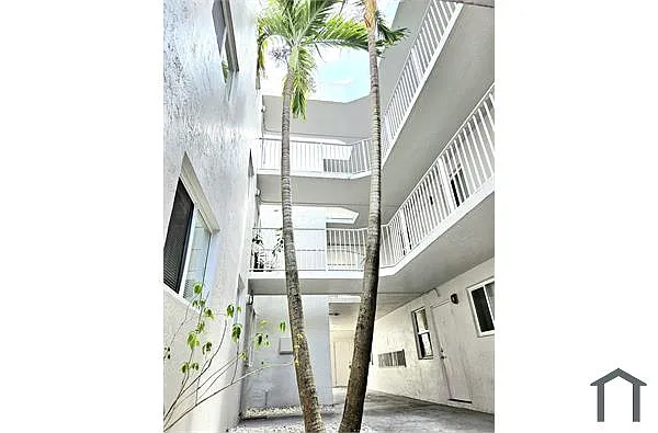 Building Photo - 1840 S Glades Dr