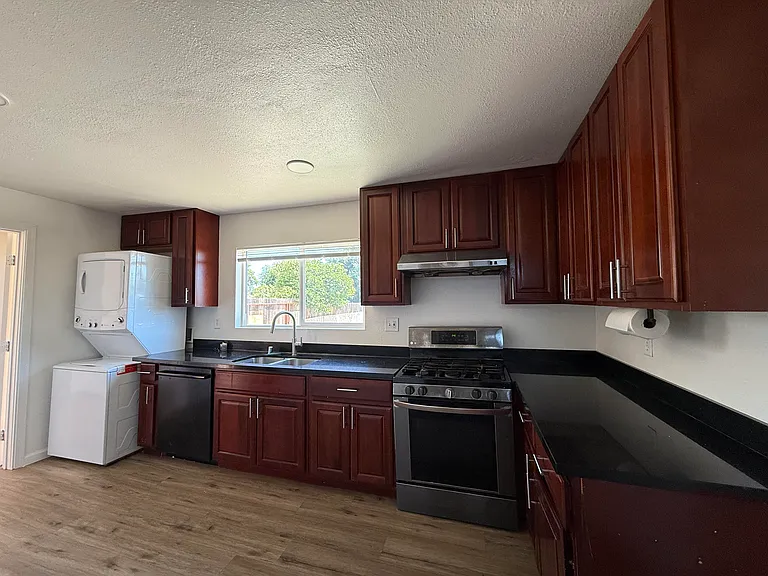 401 Star St — Photo 10