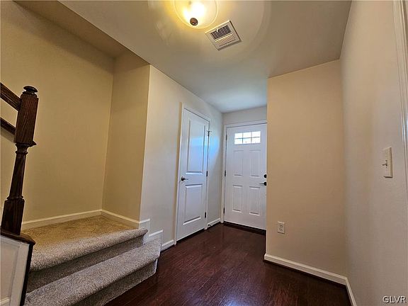 3rd image of 9 Yellow Rose Ln