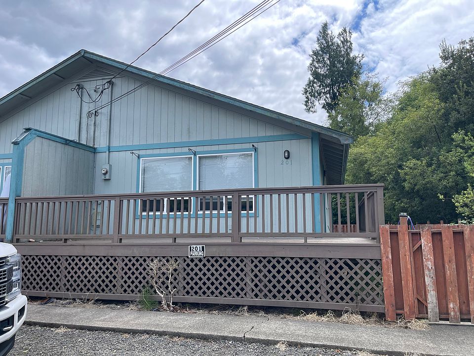 Duplex - 201 E Huntley w/off street parking