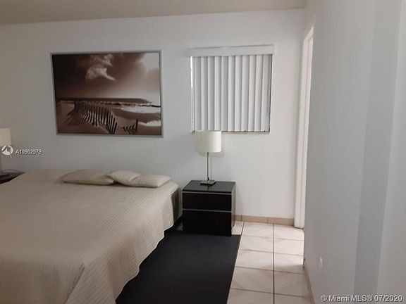 4th image of 1418 Collins Ave APT 604