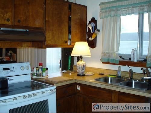 4th image of 944 Redwood Cir