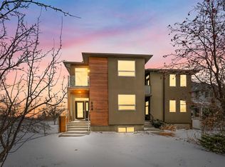 528 31st St NW, Calgary, AB T2N 2V5