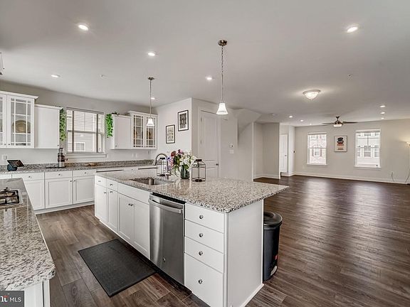 3rd image of 8382 Amber Beacon Cir