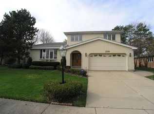 2726 Maynard Ct, Glenview, IL 60025