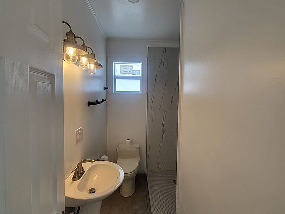2nd image of 2224 Franklin St #A