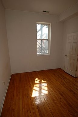 5th image of 537 N Ashland Ave APT 2R