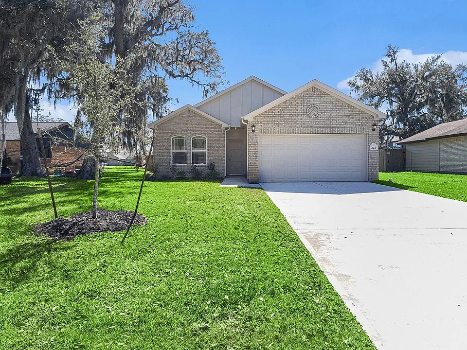 249 Edgewater Dr