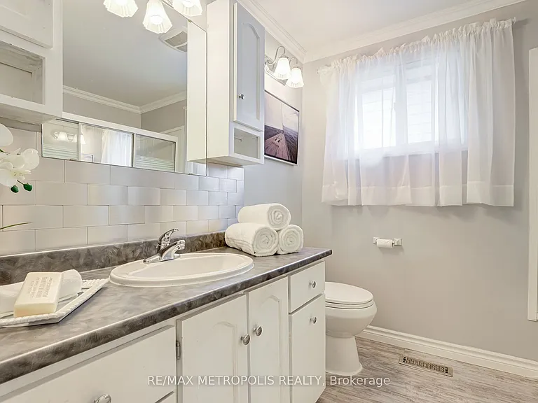 287 Waverly St N #UPPER — Photo 8