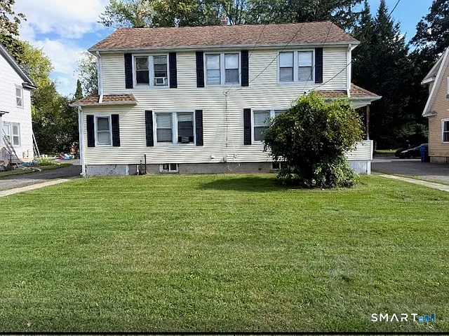3 bed, 1.5 bath, 2610 sqft, $2,300 — Photo 2