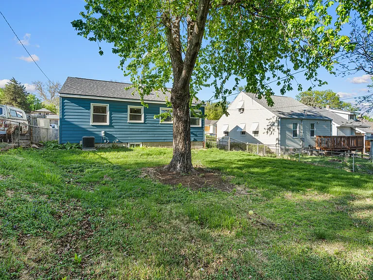 3927 Gold St — Photo 26