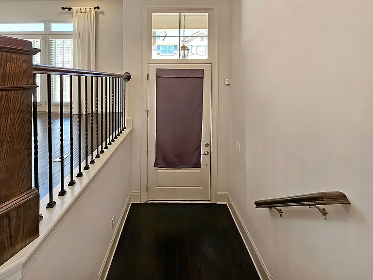 2142 Coventry Dr — Photo 3
