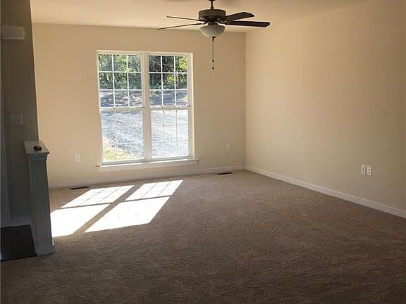 4th image of 108 Evergreen Ave