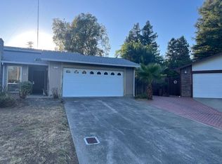 15 Governors Ct, Sacramento, CA 95817
