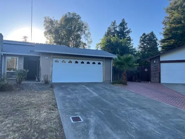 15 Governors Ct, Sacramento, CA 95817