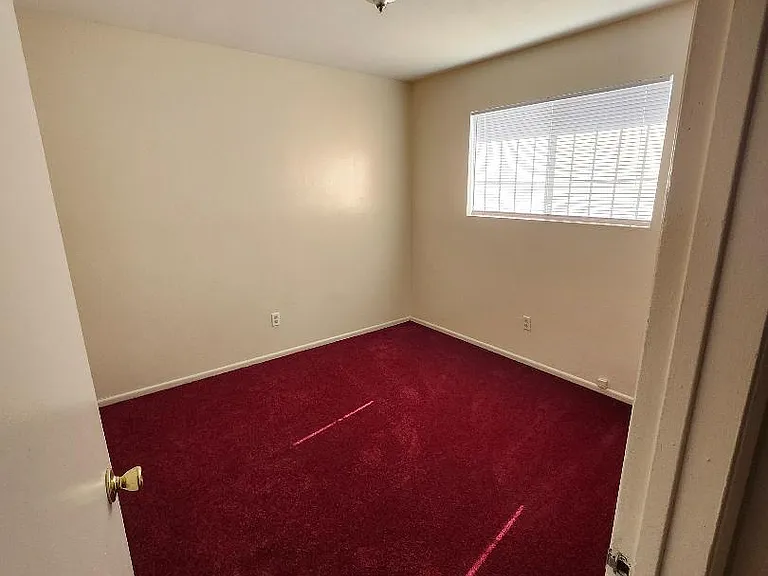 346 E B St — Photo 18