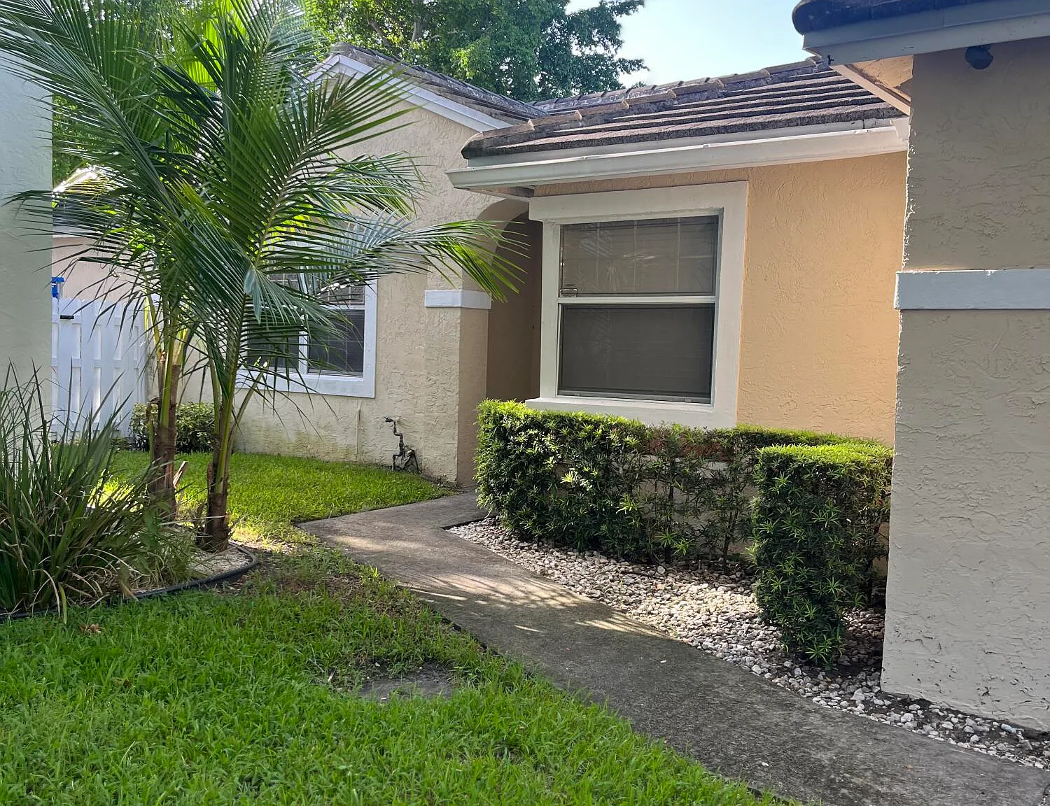 4 bed, 2.0 bath, 1460 sqft, $3,700 — Photo 2