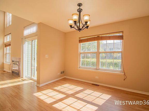 5th image of 2891 Belle Ln