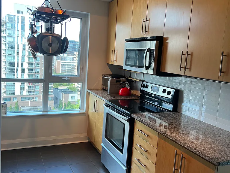 1 Hurontario St #1108 — Photo 11