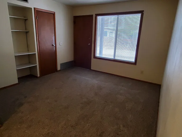 Ellis Apartments — Photo 4
