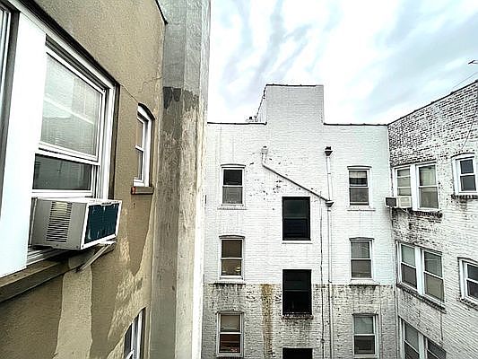 5th image of 4514 43rd St APT 4A