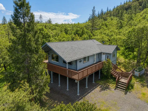 37 Firehouse Ln, Shady Cove, OR 97539