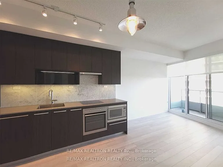 115 McMahon Dr #1106 — Photo 5