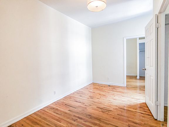 2nd image of 700 E 9th St APT 15