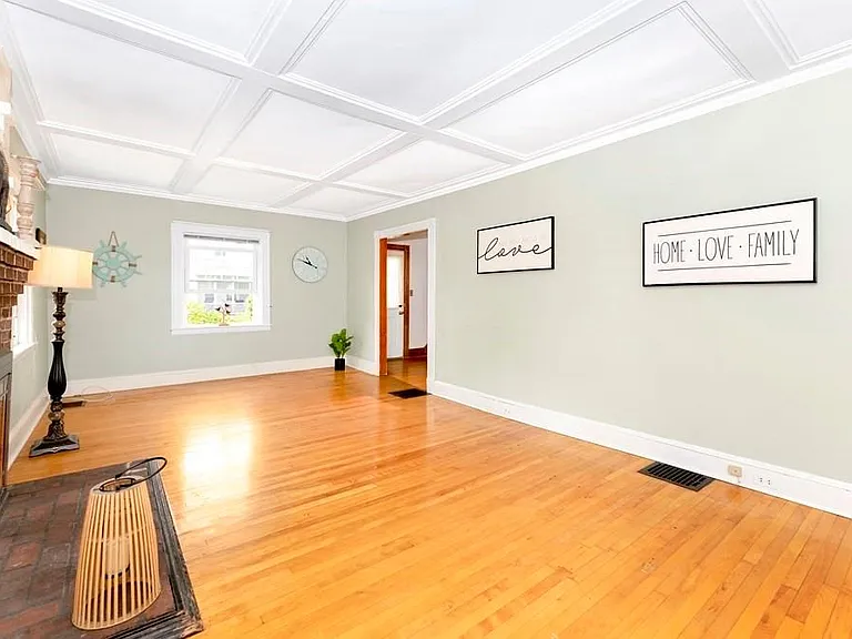 11 Webster St — Photo 3